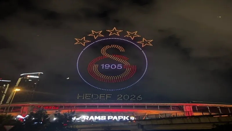 Galatasaray'dan 5 Yıldızlı Şampiyonluk Şöleni! Işıklar Altında Tarih Yazdı!