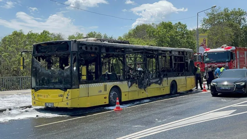 Sarıyer'de yangın çıkan İETT otobüsü kullanılamaz hale geldi