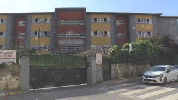 Sultanbeyli'de Kanlı Okul Kavgası! Arkadaşını Bıçakladı!