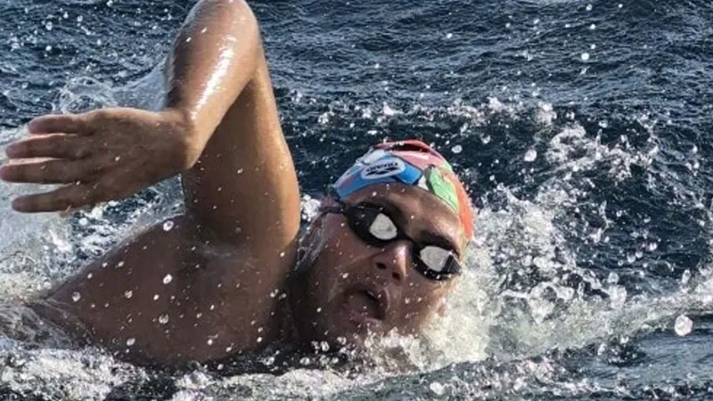 Ultra maraton yüzücüsü Tuna, Manş Denizi'ni geçen ilk otizmli birey olmak için yola çıkıyor